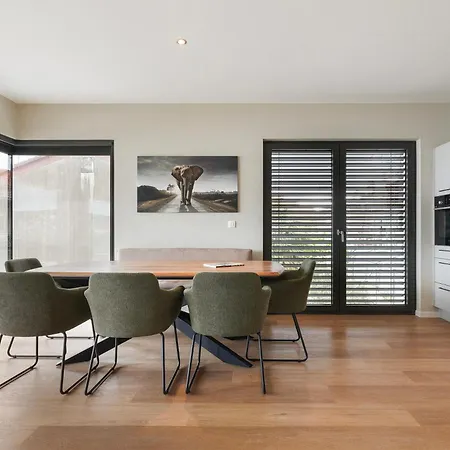 Luxe Royal Dutch Apartment