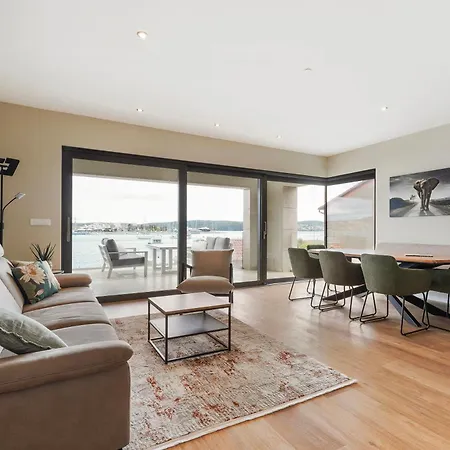 Luxe Royal Dutch Apartment